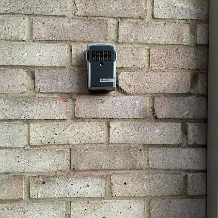 Nnk Air Bnb Enfield Exterior photo