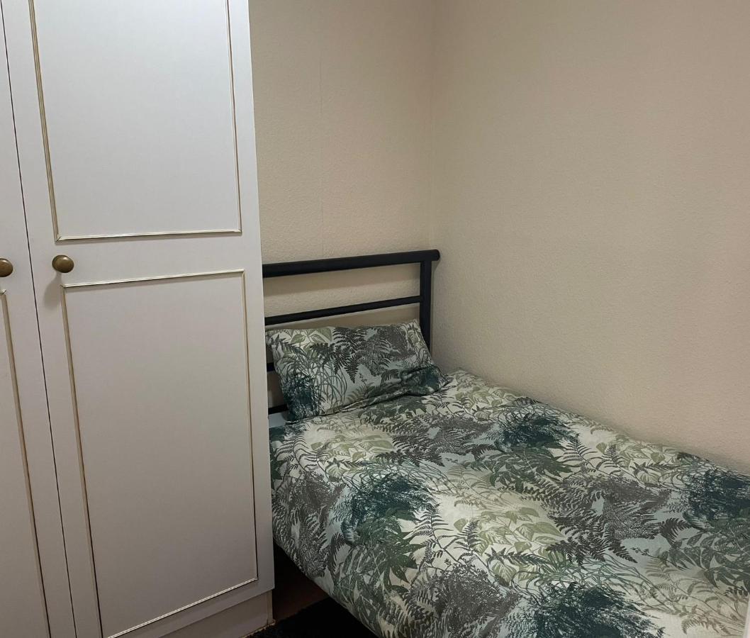 Nnk Air Bnb Enfield Exterior photo